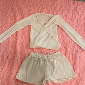 Repetto Warm up Set includes shorts and sweater
